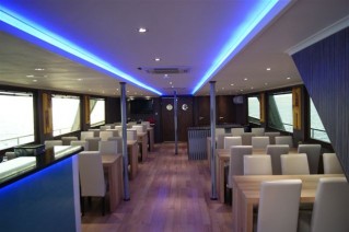 ROYAL ELEGANZA - Saloon